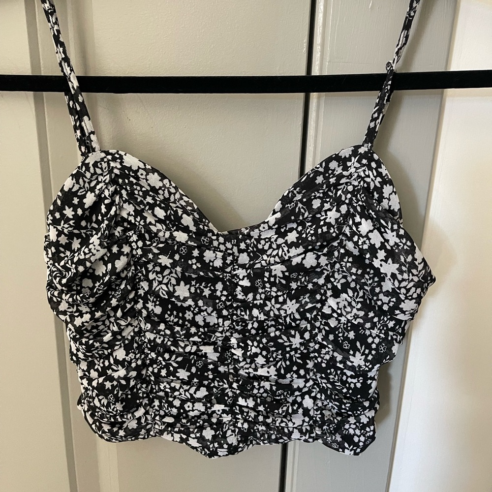 Forever 21 Black and White Floral Print Crop Top